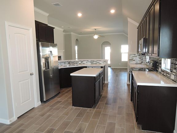 3rd image of 619 Devonshire Ln