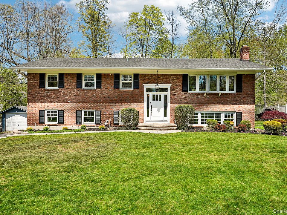 1st image of 10 Little Brook Lane