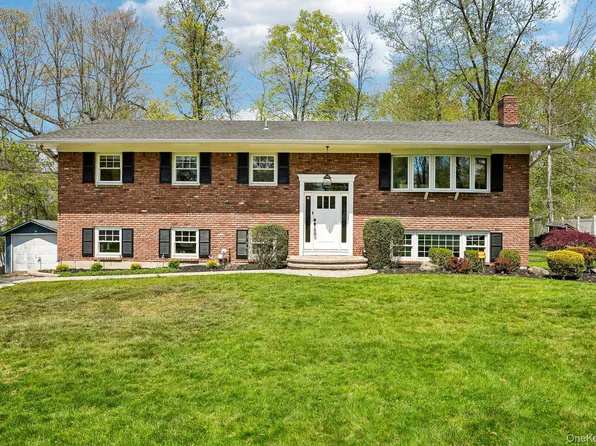 10 Little Brook Lane, New City, NY 10956