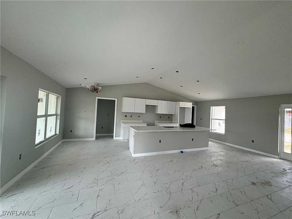 2nd image of 1010 NE 34th Lane Cpe