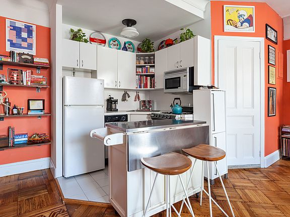 3rd image of 915 President St APT 4R