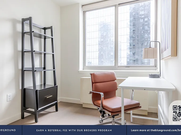 561 10th Ave #21D — Photo 4