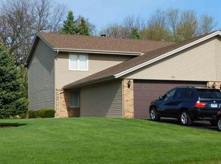 710 Tulip Ln, Rockford, IL 61107