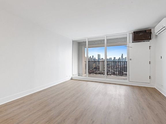 4th image of 1960 N Lincoln Park West Ave #3006