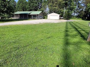 807 Stray Winds Rd, Campbellsville, KY 42718