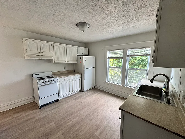 435 1/2 N Pine St #2 — Photo 14