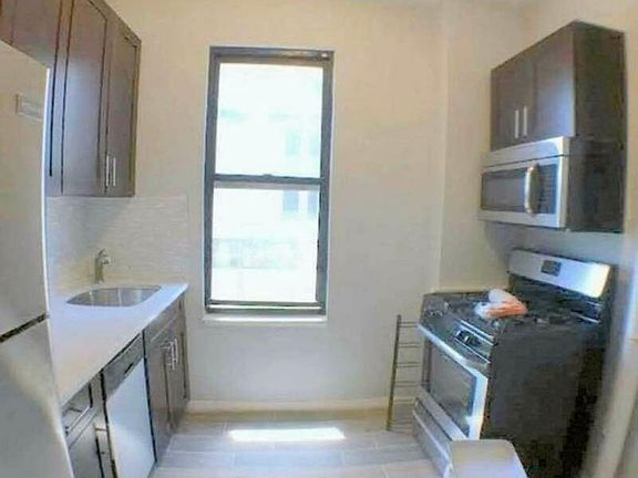 2nd image of 501 W 214th St APT 32