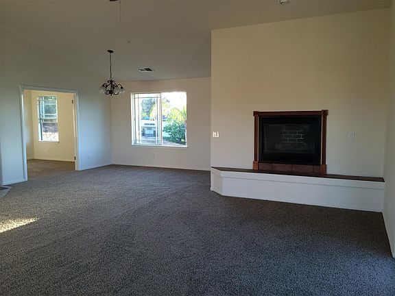 3rd image of 625 Lado De Loma Dr