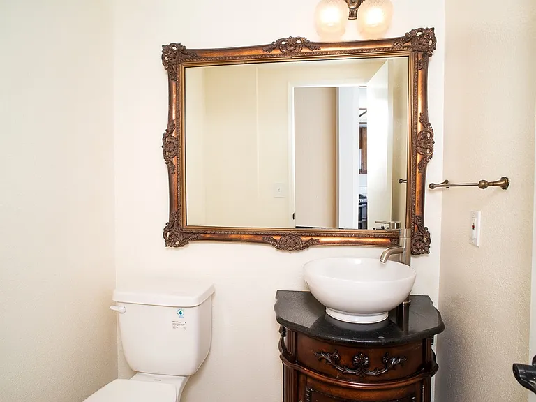 21931 Burbank Blvd #17 — Photo 15