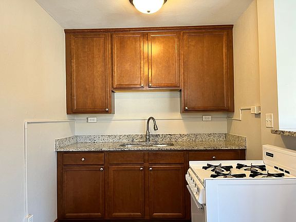 3rd image of 569 Cleveland Ave S APT 22