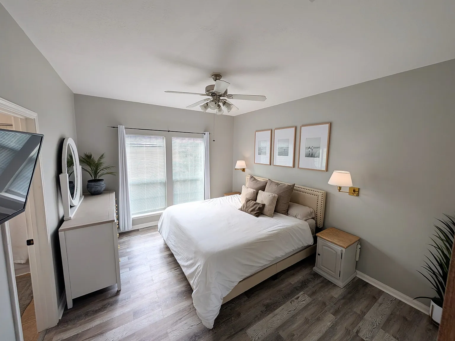 2 bed, 2.0 bath, 1400 sqft, $3,300 — Photo 4