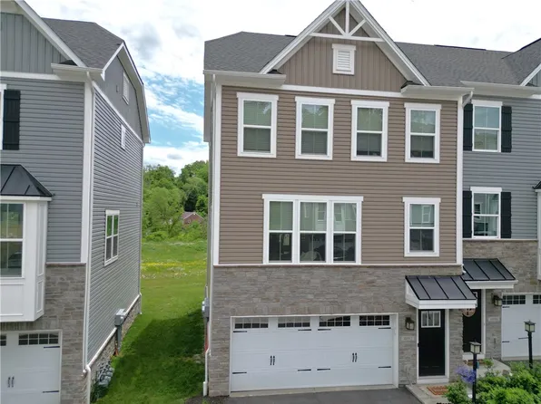 4052 Crown Dr, South Park, PA 15129