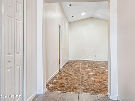 5th image of 1012 Hailey St