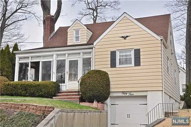 1st image of 54 Newman Ave