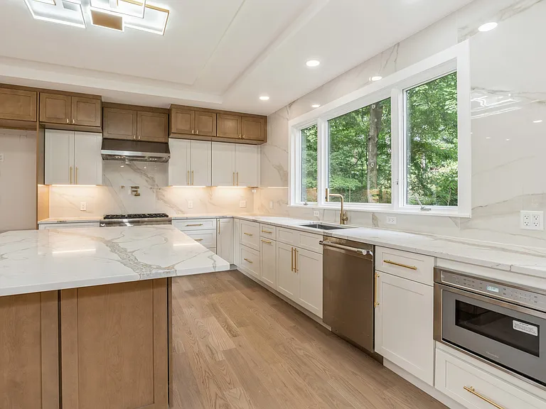 66 E Gramercy Pl — Photo 6