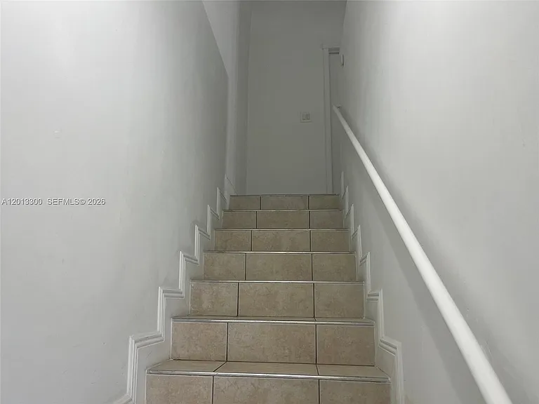1020 SW 4th St #102 — Photo 5