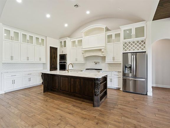 5th image of 1111 Colonial Ave