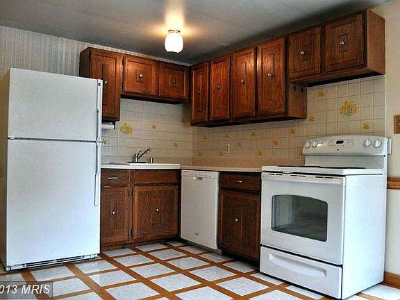 4th image of 13711 Mayfair Ct