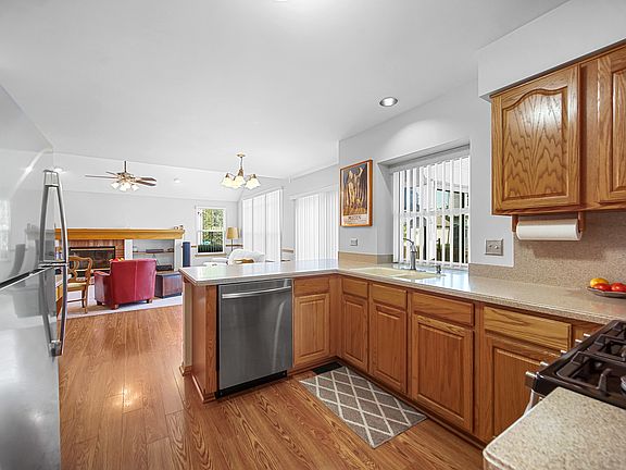 3rd image of 2802 Forestview Dr