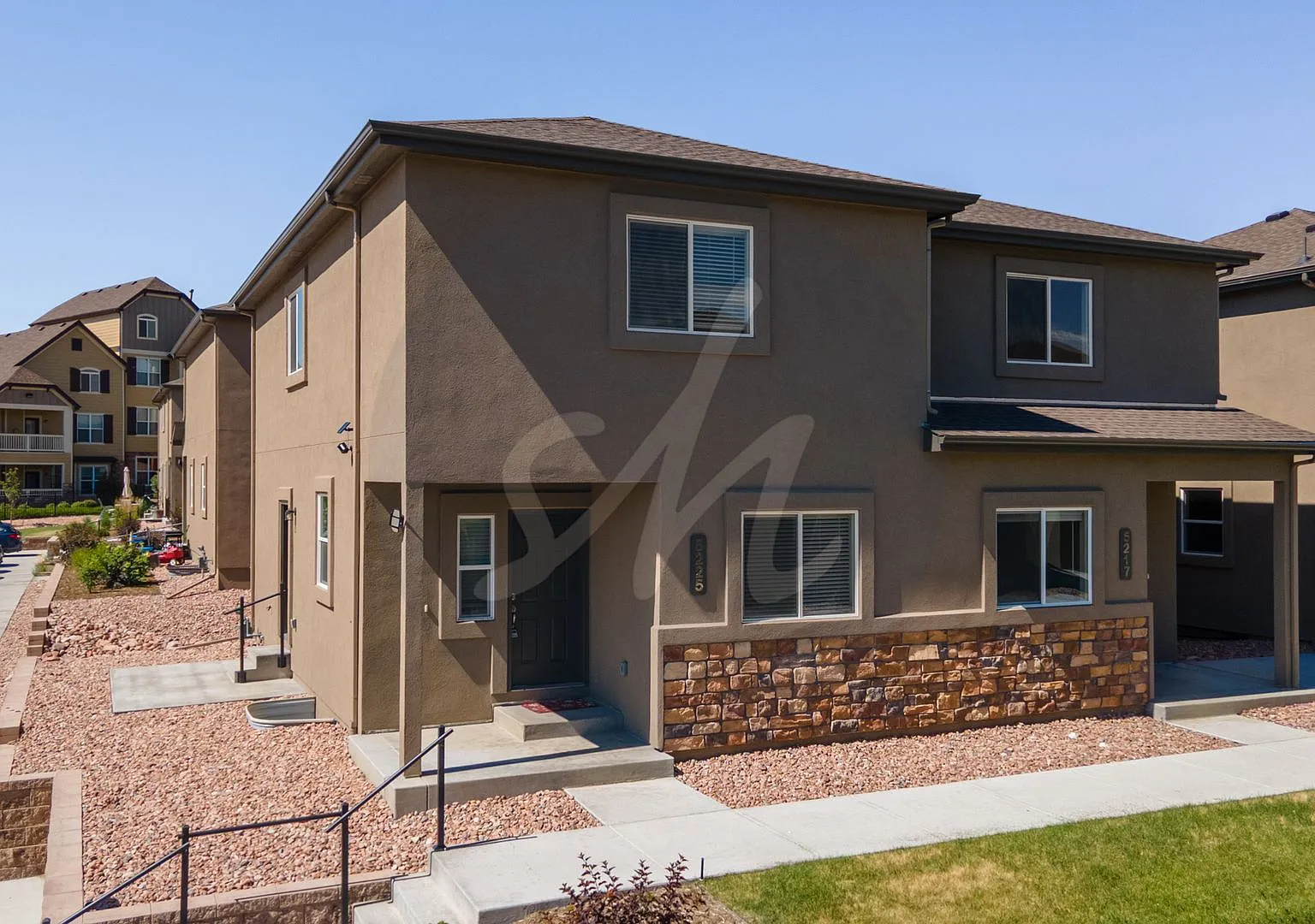 Modern Living Townhome In Palomino Ranch! — Photo 1