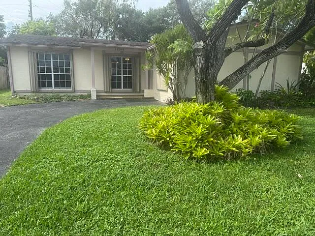 3 bed, 2.0 bath, 1036 sqft, $3,500 — Photo 3