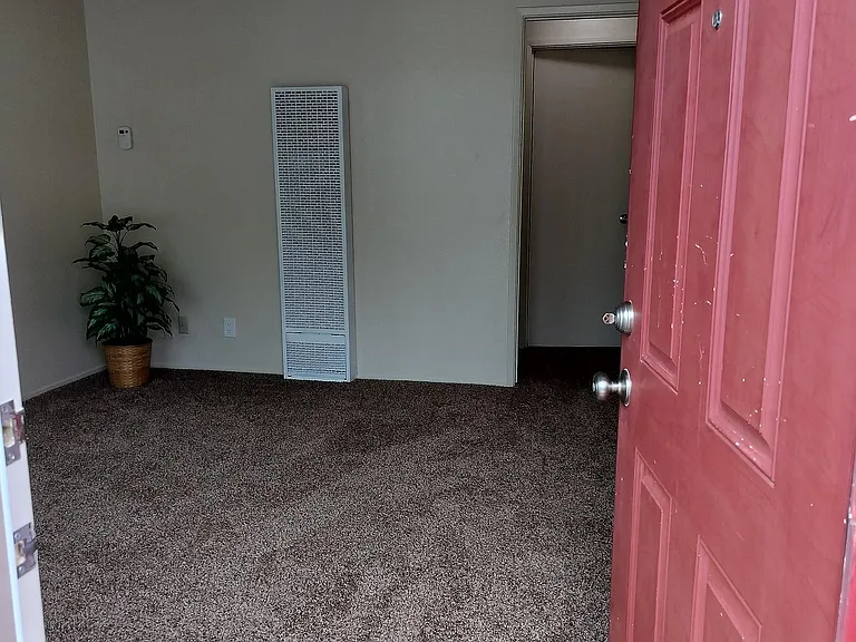 11 Oak Ave — Photo 1