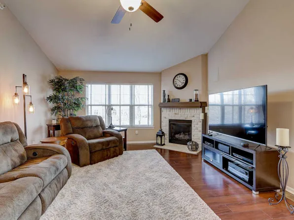 7179 W Rawson Ave #13-5, Franklin, WI 53132