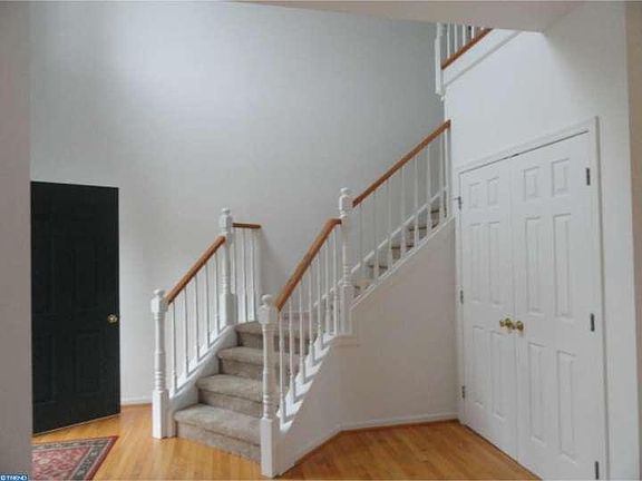 4th image of 33 Dogwood Ln