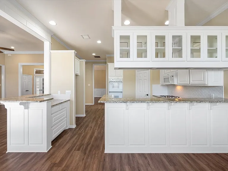 1106 Brook Arbor Dr — Photo 7