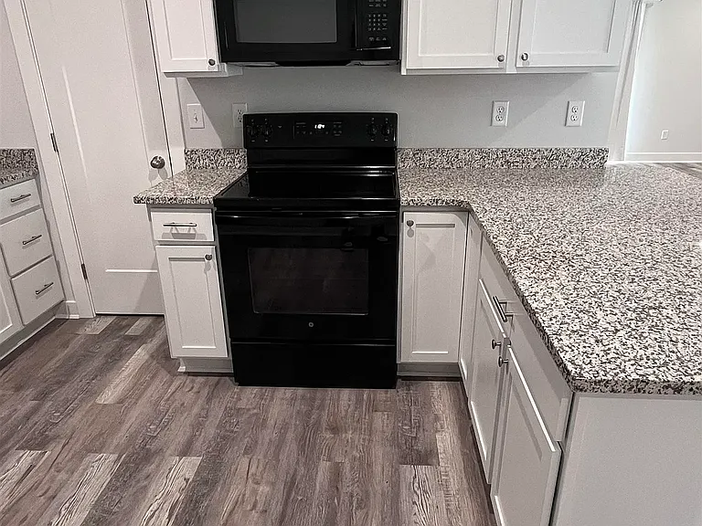5466 Colburn Ct E — Photo 11