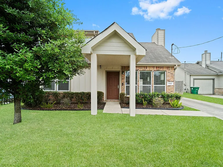 3548 Rebecca St — Photo 2
