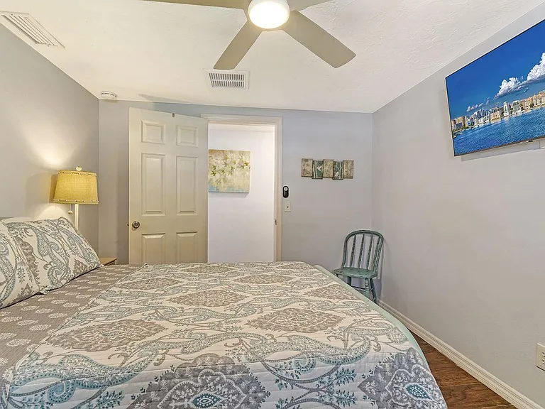 6061 Border Ln — Photo 24
