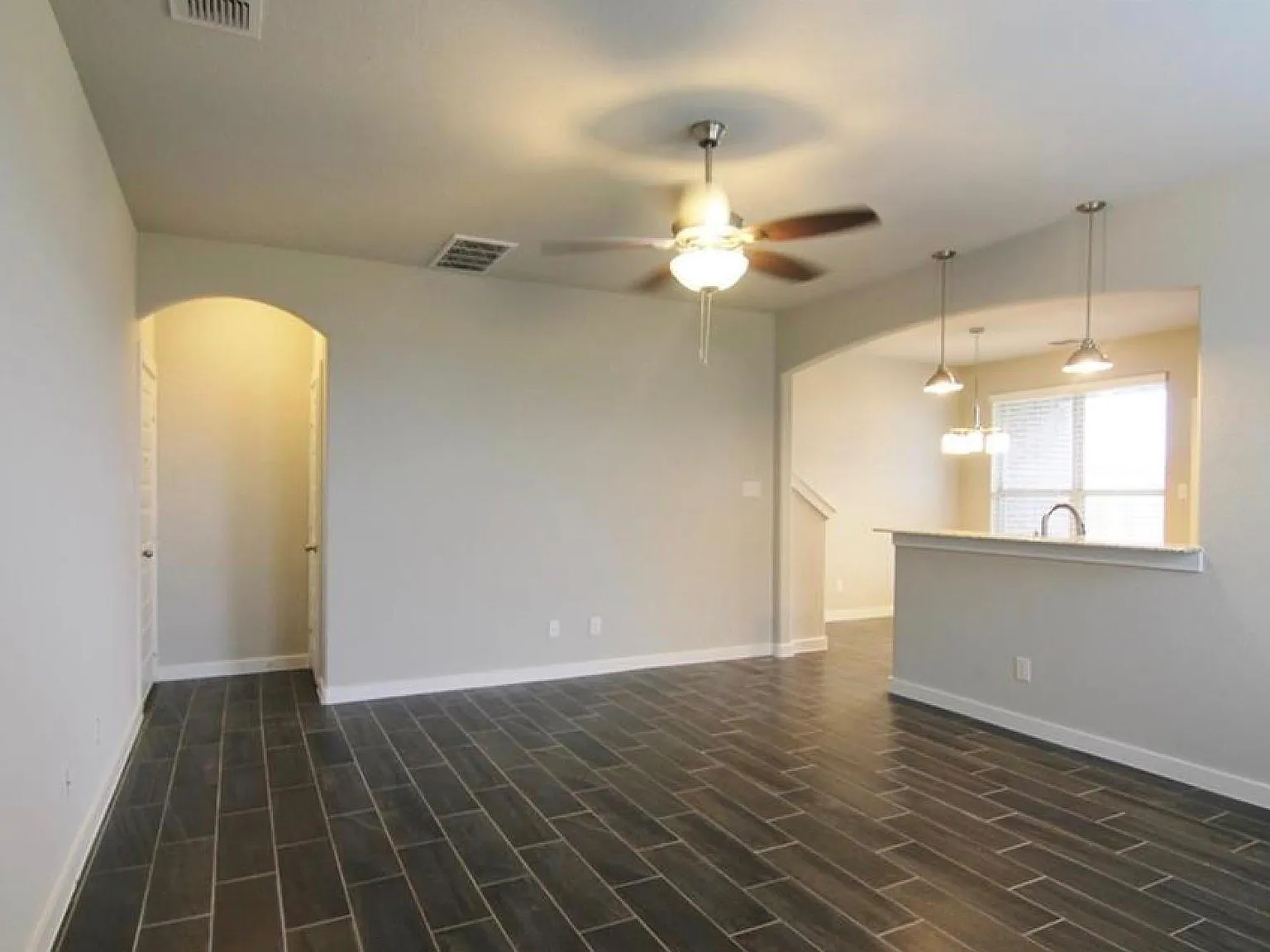 3 bed, 2.5 bath, 1663 sqft, $1,895 — Photo 3