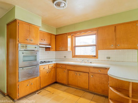 3rd image of 10244 S Yates Blvd