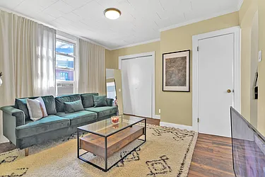 Rented by R New York