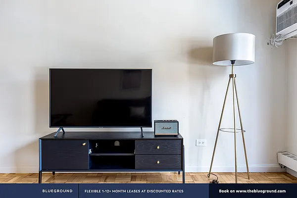 Rented by The Blueground | media 186