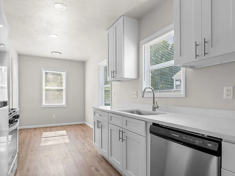 514 S Fort Ave — Photo 5