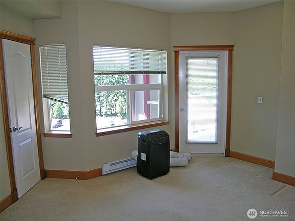 4th image of 255 W Bakerview Road #401