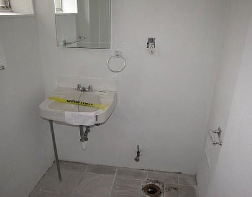 5th image of 1104 N Fair Oaks Ave