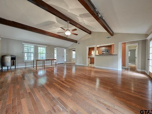5th image of 1505 Tanglewood Dr E