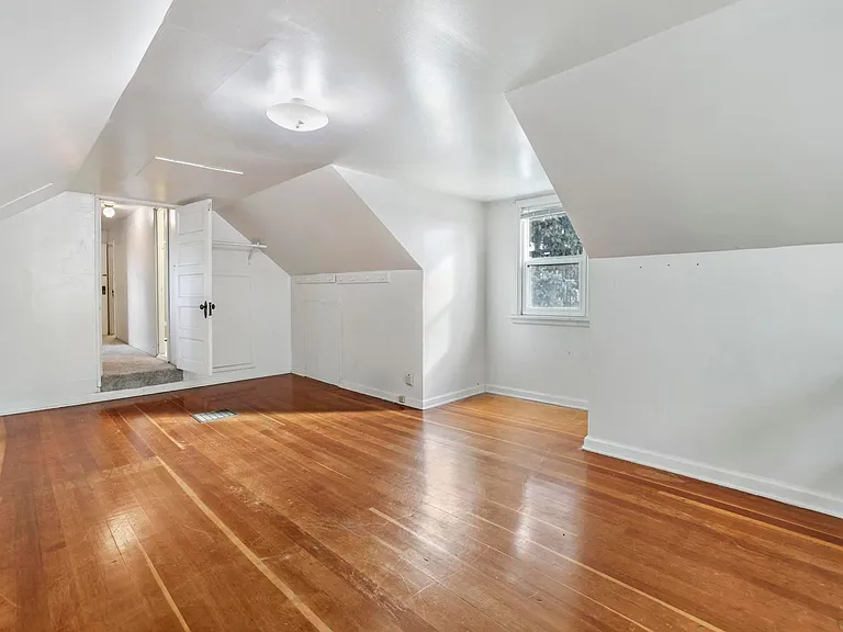 3321 Addison Ave E — Photo 33