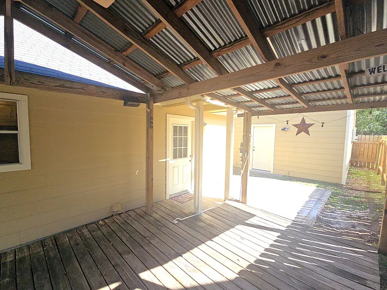 409 Commerce St — Photo 22