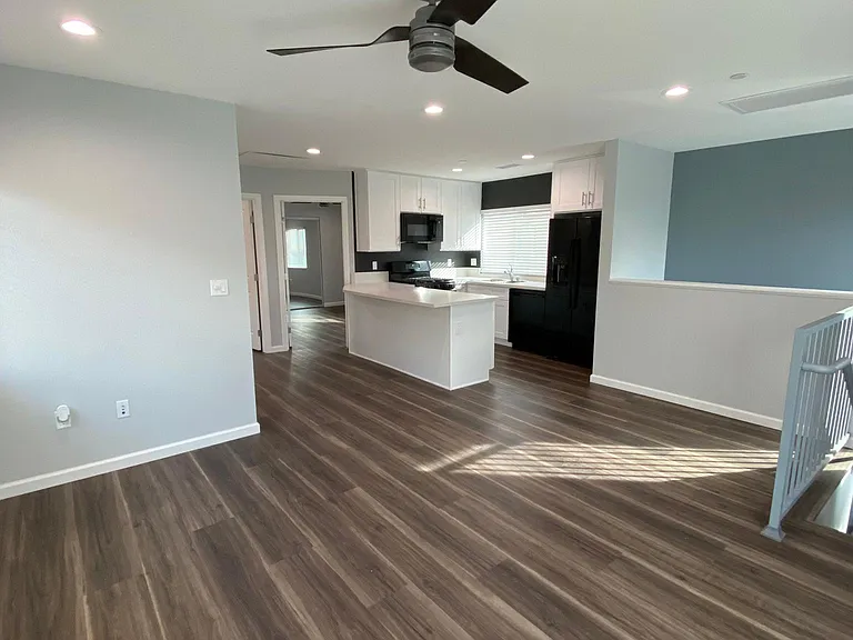 8397 Cherry Ave — Photo 12