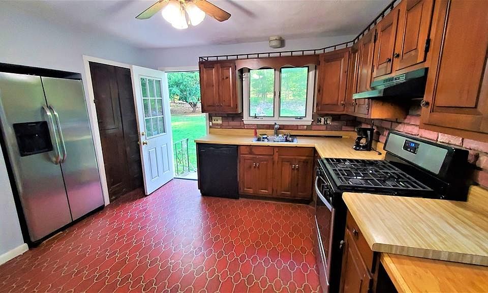 1st image of 14 Pine St #1