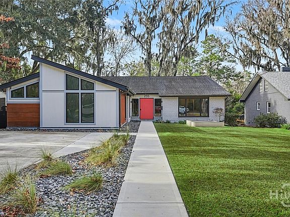 2nd image of 255 Kensington Drive