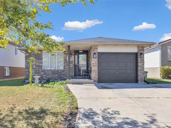 1812 Vicky Cir, Windsor, ON N8W 5P6