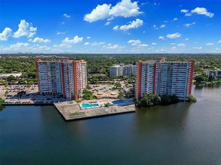 1301 Miami Gardens Dr #514W — Photo 14