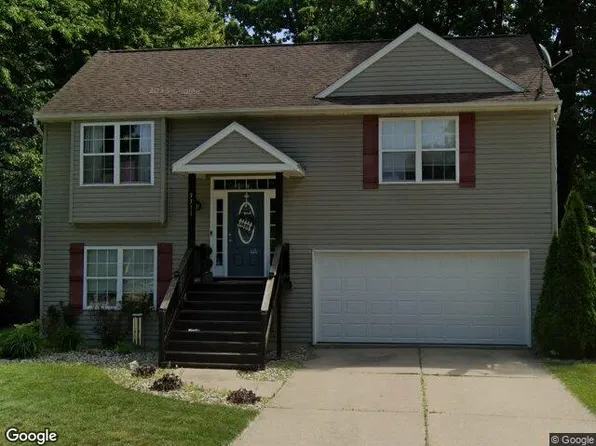 3311 Ellis Park Dr, Burton, MI 48519