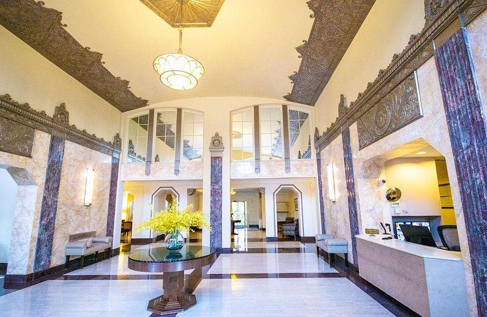 Woodley Park Towers art deco lobby with 24-hr concierge service