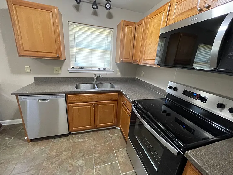 1101 Lehman Dr — Photo 8